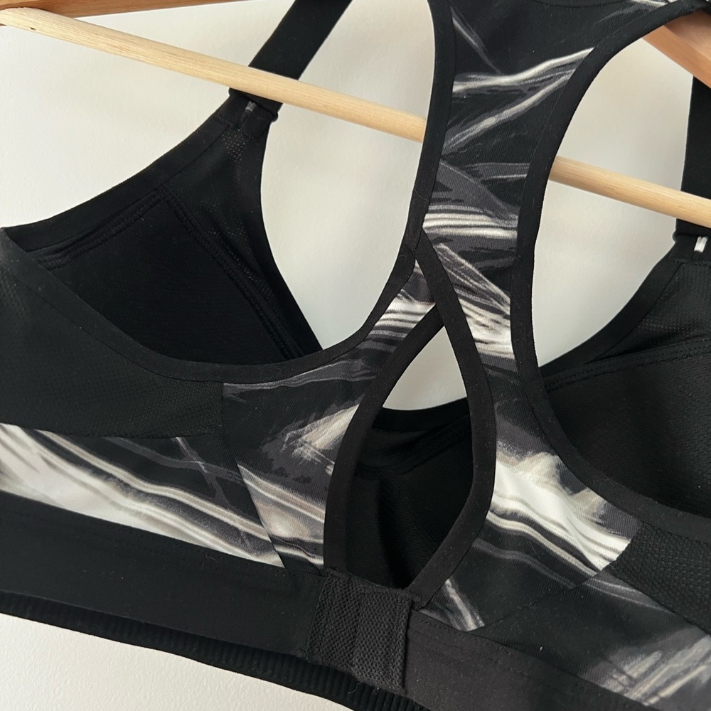 Victoria’s Secret Sports Bra 32B - Picture 3 of 5